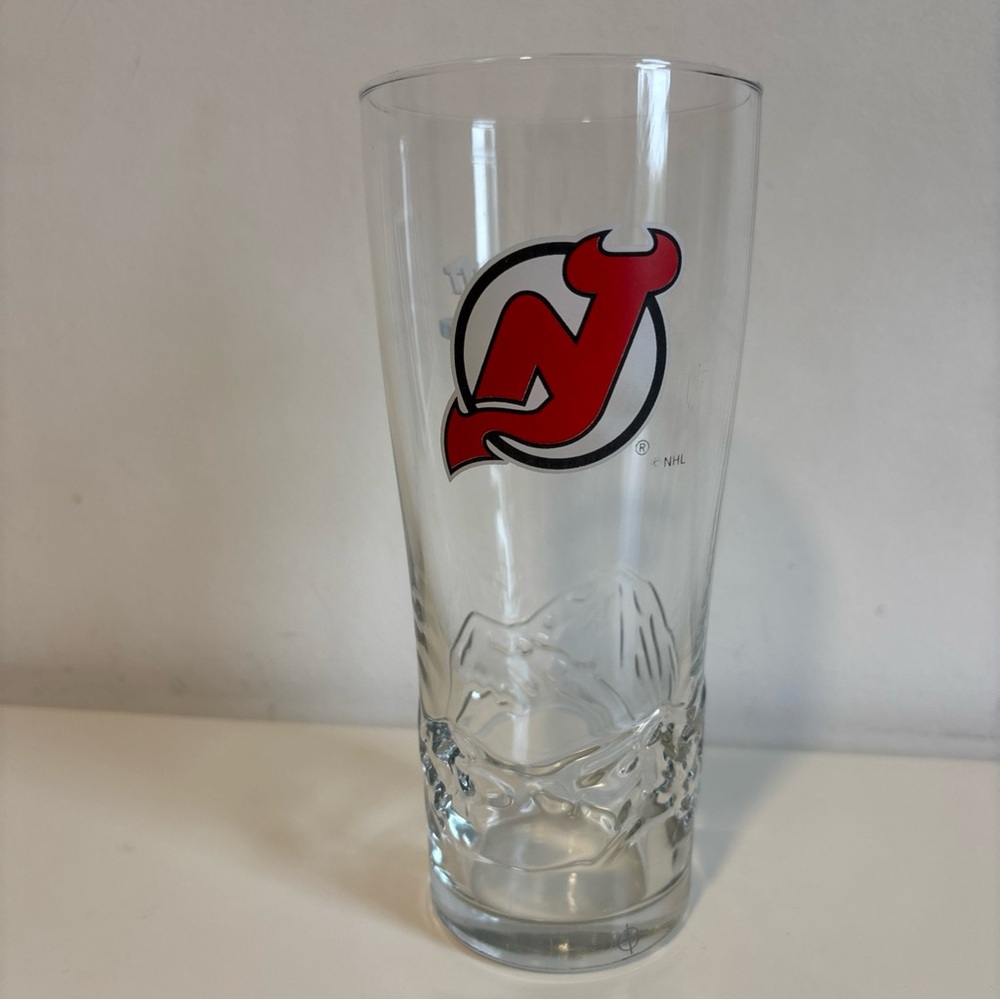 🍺 New Jersey Devils Coors Light NHL Beer Glass 7” – Embossed Mountains 🏒